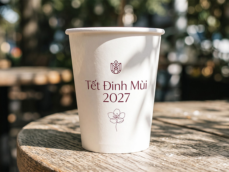 Ứng dụng phong cách thiết kế tối giản khi đặt in ly giấy 1 màu đơn sắc, giúp tiết kiệm ngân sách mà vẫn tôn lên vẻ đẹp thanh lịch và cao cấp của sản phẩm món uống.
