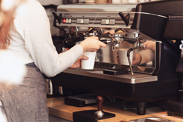 Cách pha cà phê Espresso bằng Máy pha cà phê áp suất