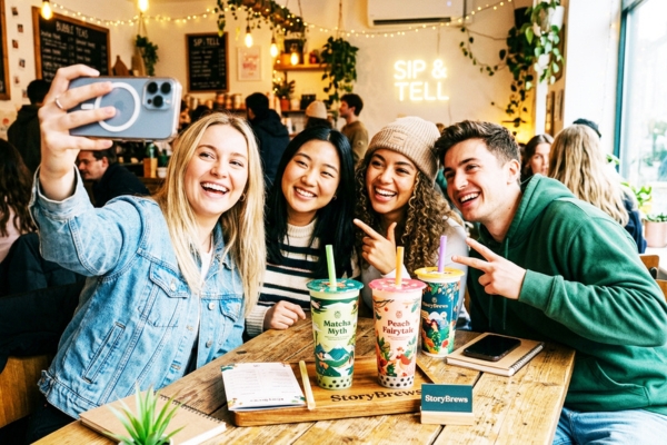 Bao bì trà sữa có thiết kế kể chuyện độc đáo kích thích khách hàng chụp ảnh check-in truyền thông miễn phí cho quán.