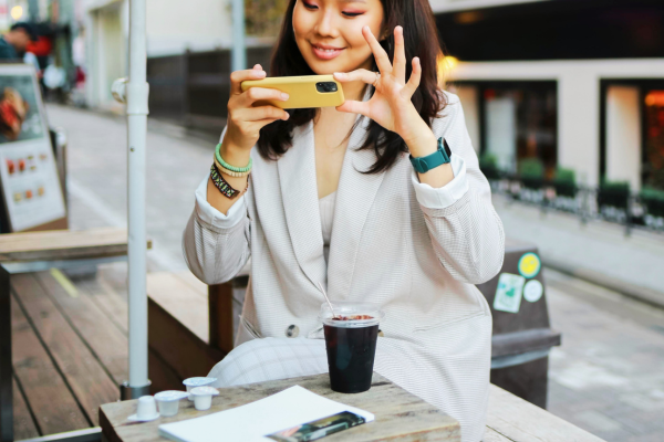 Nền tảng mạng xã hội Facebook Tiktok và Instagram rất phù hợp cho quán cafe.
