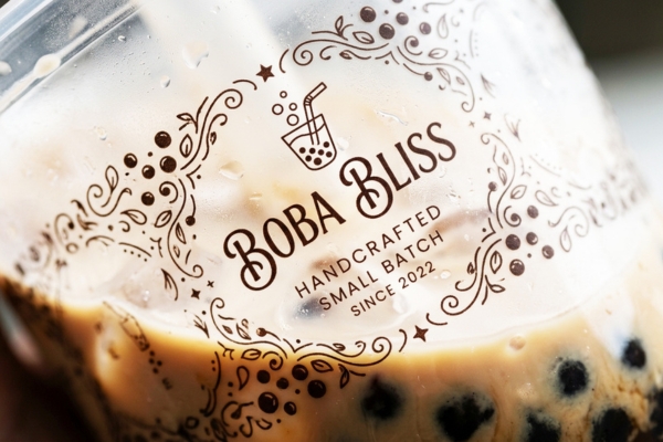 Những nội dung micro-copy giàu cảm xúc in trên bao bì trà sữa giúp kết nối tâm hồn giữa thương hiệu và thực khách.