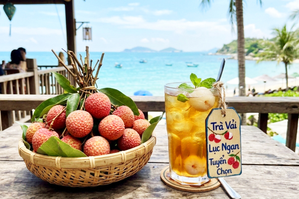 Cách đặt tên món ăn dựa trên nguồn gốc nguyên liệu đặc sản giúp tăng uy tín và giá trị cảm nhận cho thương hiệu F&B.