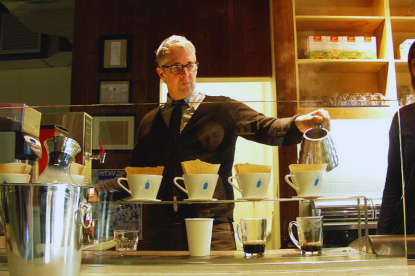 Ảnh minh họa Blue Bottle và James Freeman (Nguồn Internet).