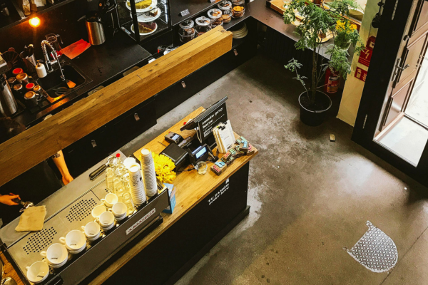 Ảnh minh họa: Quầy pha chế tại quán trà và cafe