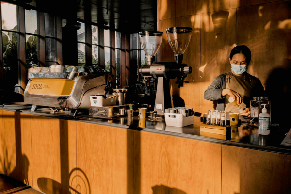 Ảnh minh họa: Xem xét nhiều yếu tố khi chọn lựa máy Pha cà phê Espresso, đảm bảo phù hợp nhu cầu của quán