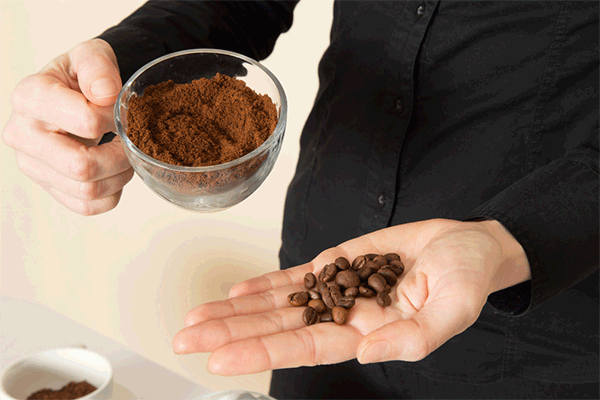 Cách xay hạt cà phê làm Macchiato