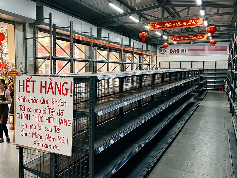 Mua bao bì trôi nổi tiềm ẩn rủi ro cháy hàng, khác với việc đặt in ly theo hợp đồng giúp đảm bảo nguồn cung ly nhựa và ly giấy ổn định.