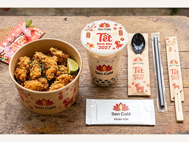 Nâng tầm trải nghiệm unboxing nhờ sự kết hợp đồng bộ giữa thiết kế giữa in ly, màng ép ly nhựa, túi nilong, ống hút, muỗng nhựa một cách chu đáo.