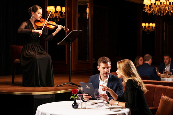 Sử dụng nhạc cổ điển và Jazz để định vị thương hiệu sang trọng và kích thích khách hàng chi tiêu cho các sản phẩm cao cấp.