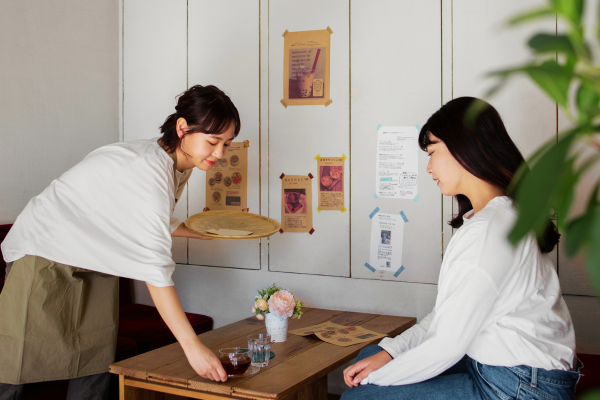 Ảnh minh họa: Chương trình khuyến mãi giúp quán cafe thu hút khách hàng mới.