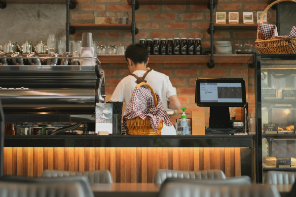 Ảnh minh họa: Ứng dụng công nghệ vào quy trình vận hành quán cà phê & trà sữa.