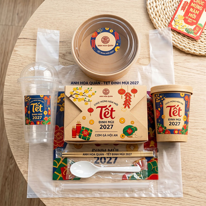 Xây dựng hệ sinh thái bao bì take-away Tết 2027 đồng bộ từ ly in logo, tô giấy, hộp giấy đến túi nilong, ống hút và muỗng nhựa giúp lan tỏa sự trọn vẹn và chu đáo đến từng khách hàng và đầu năm mới.